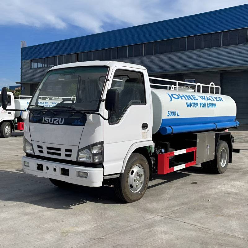 ISUZU 4X2 5000L sprinkler truck