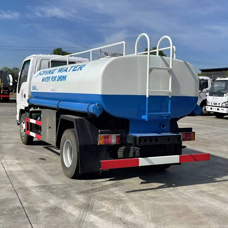 ISUZU 4X2 5000L sprinkler truck