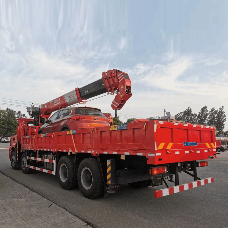 SHACMAN 8x4 Truck-mounted Crane
