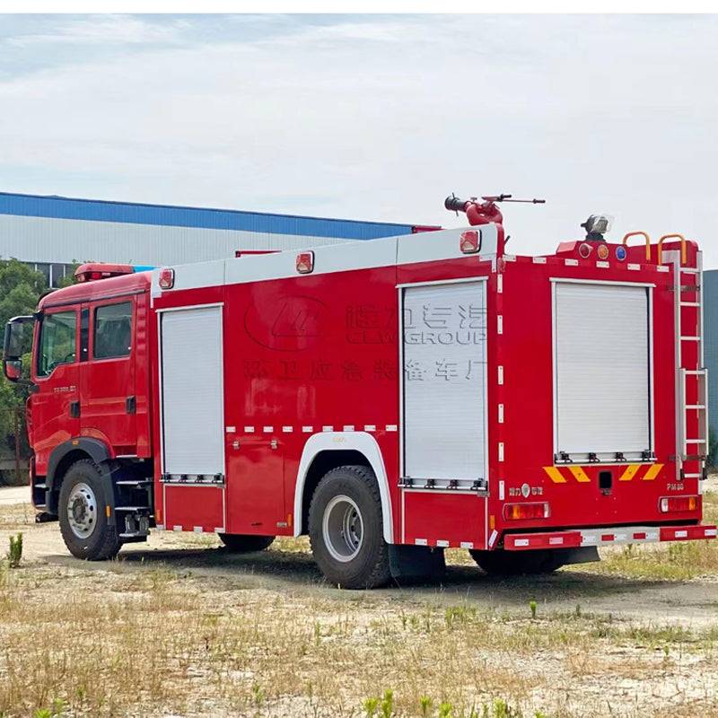 HOWO 4X2 8000L foam fire truck