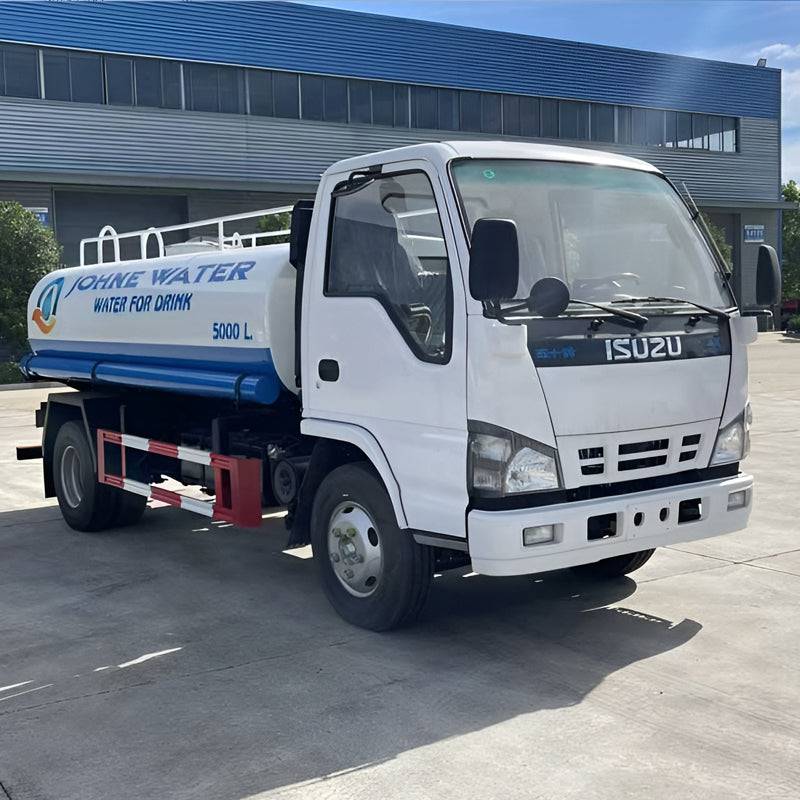ISUZU 4X2 5000L sprinkler truck